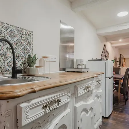 Apartment En Plein Centre De Frejus