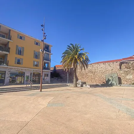 Apartment En Plein Centre De Frejus